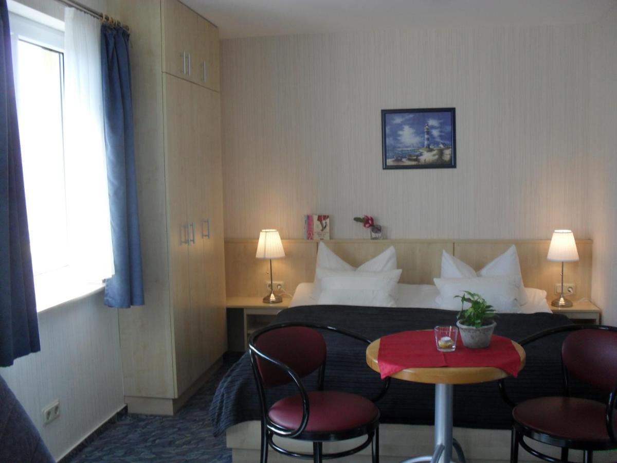 Hotel-Pension Zur Mole Wiek auf Rügen 外观 照片