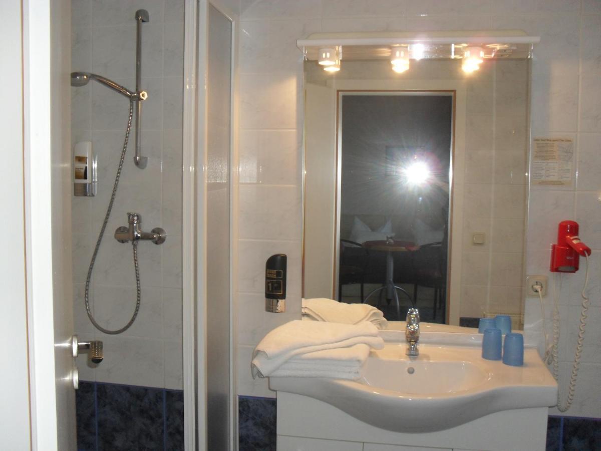 Hotel-Pension Zur Mole Wiek auf Rügen 外观 照片